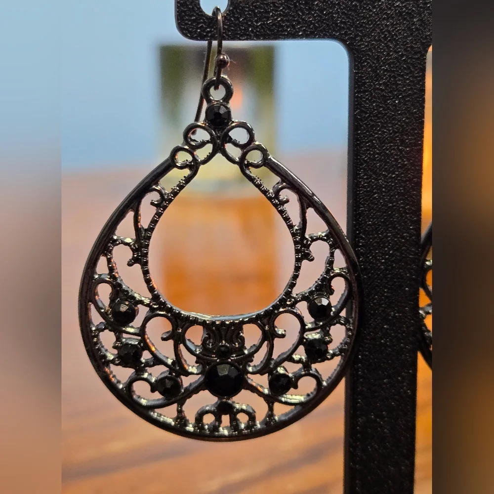 Chic Black Filigree Teardrop Earrings‎